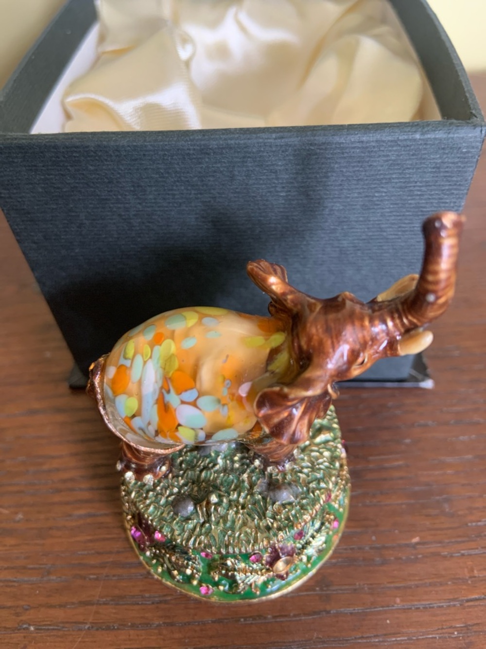 Fitz and Floyd Brown Elephant Trinket Box with Multicolor Glass Back - Picture 3 of 14